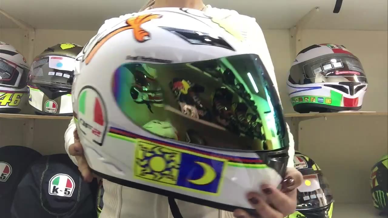 agv k3 chicken branco preço Helmet - Mono White Four front vents and one rear extractor Integral Motorcycle Helmet Agv K3