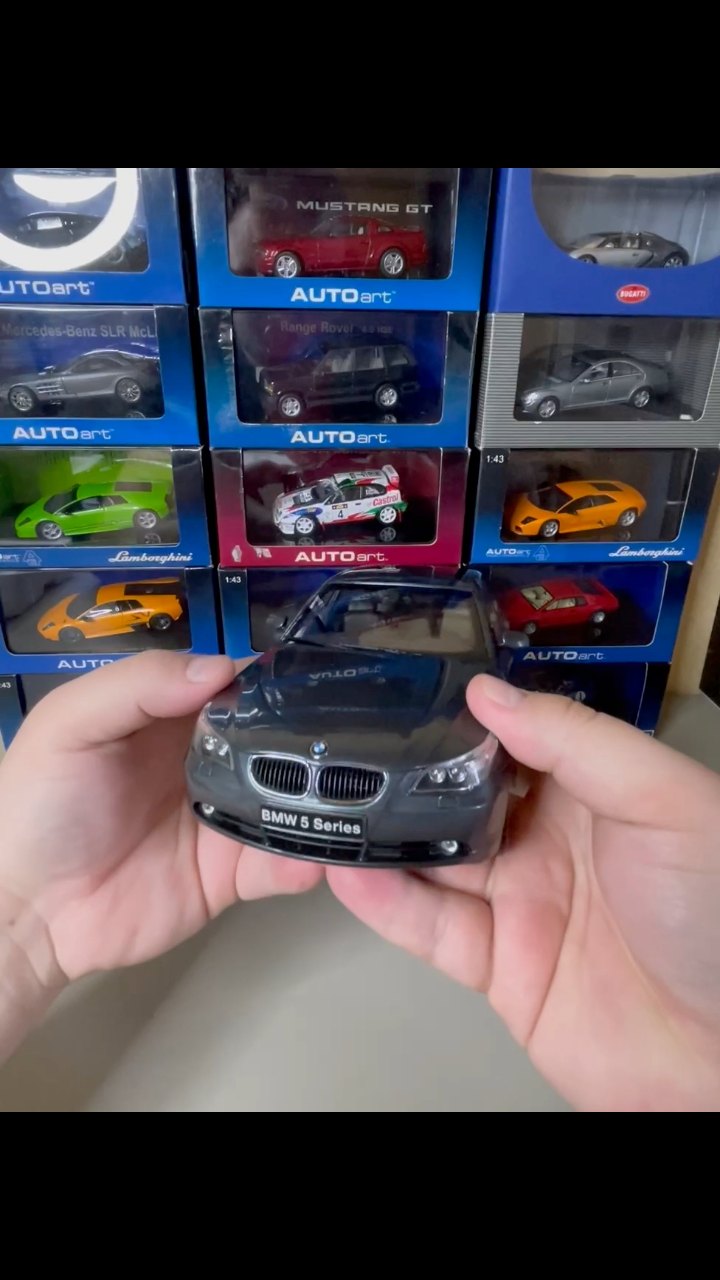 BMW 545i (E60) 5 series - Kyosho 1/18 Unboxing video ⬇️