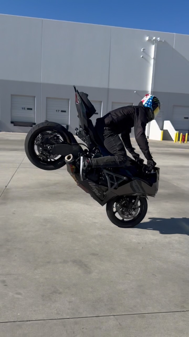 Rolling the Kawasaki USA Zx6r is becoming second nature these days