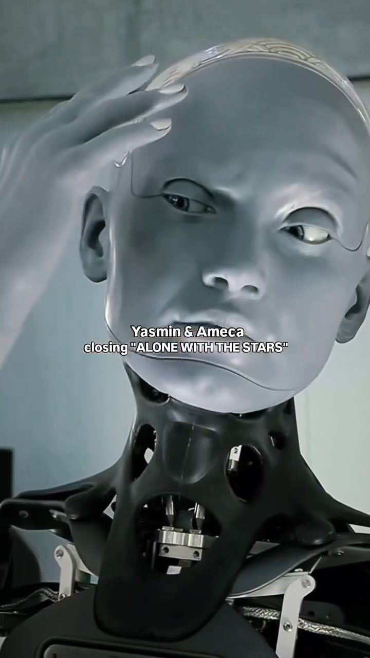 🤖😳 Which One Is the Robot? 👗 Milan Fashion Week just witnessed a ...