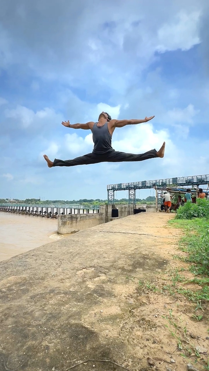Flying steps with stretching 🔥🤩/ #shivazfitzone #flexibility | Shivaz ...
