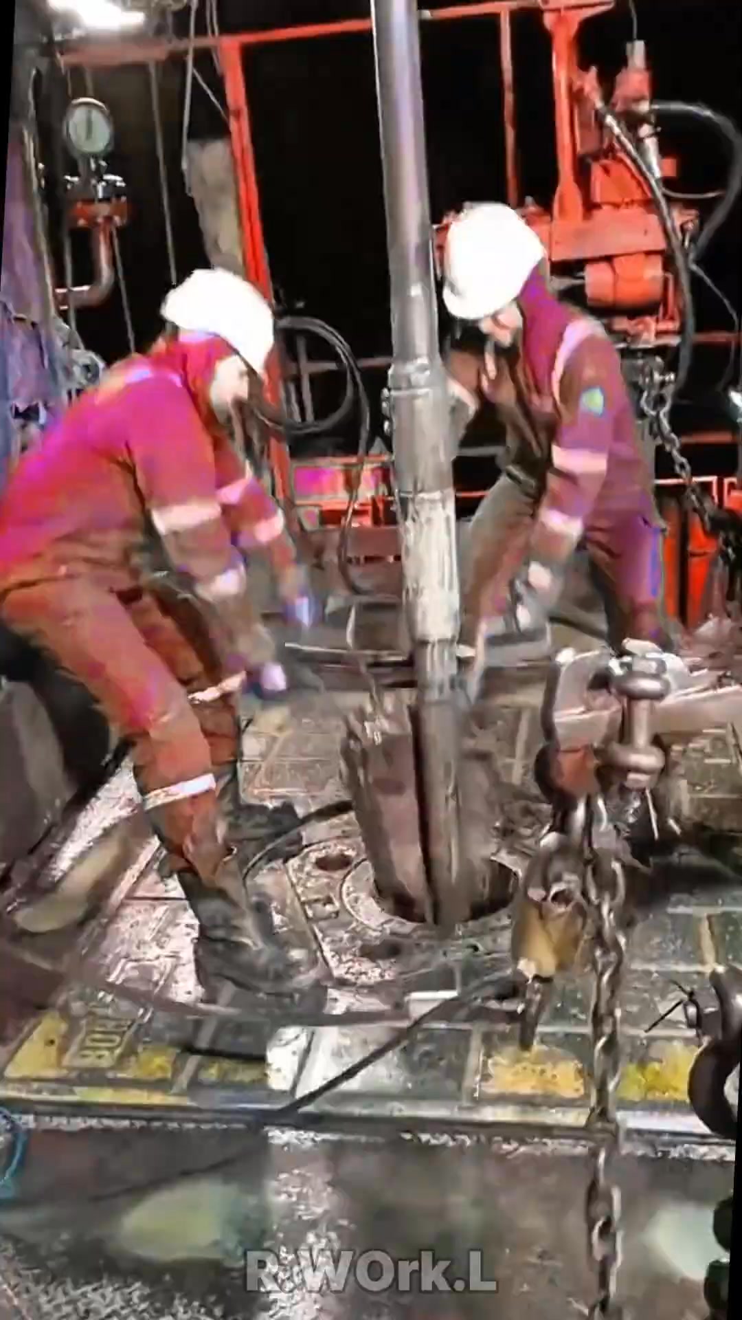 Pulling In floorman Working #rig #ad #drilling #oil #pulling | Rig work ...