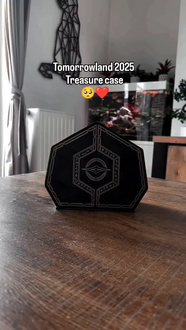 mimi　別注】Hirotaka×TOMORROWLAND Caviar The #tomorrowland 2025 treasure case is so beautiful 🥺😍! Did you
