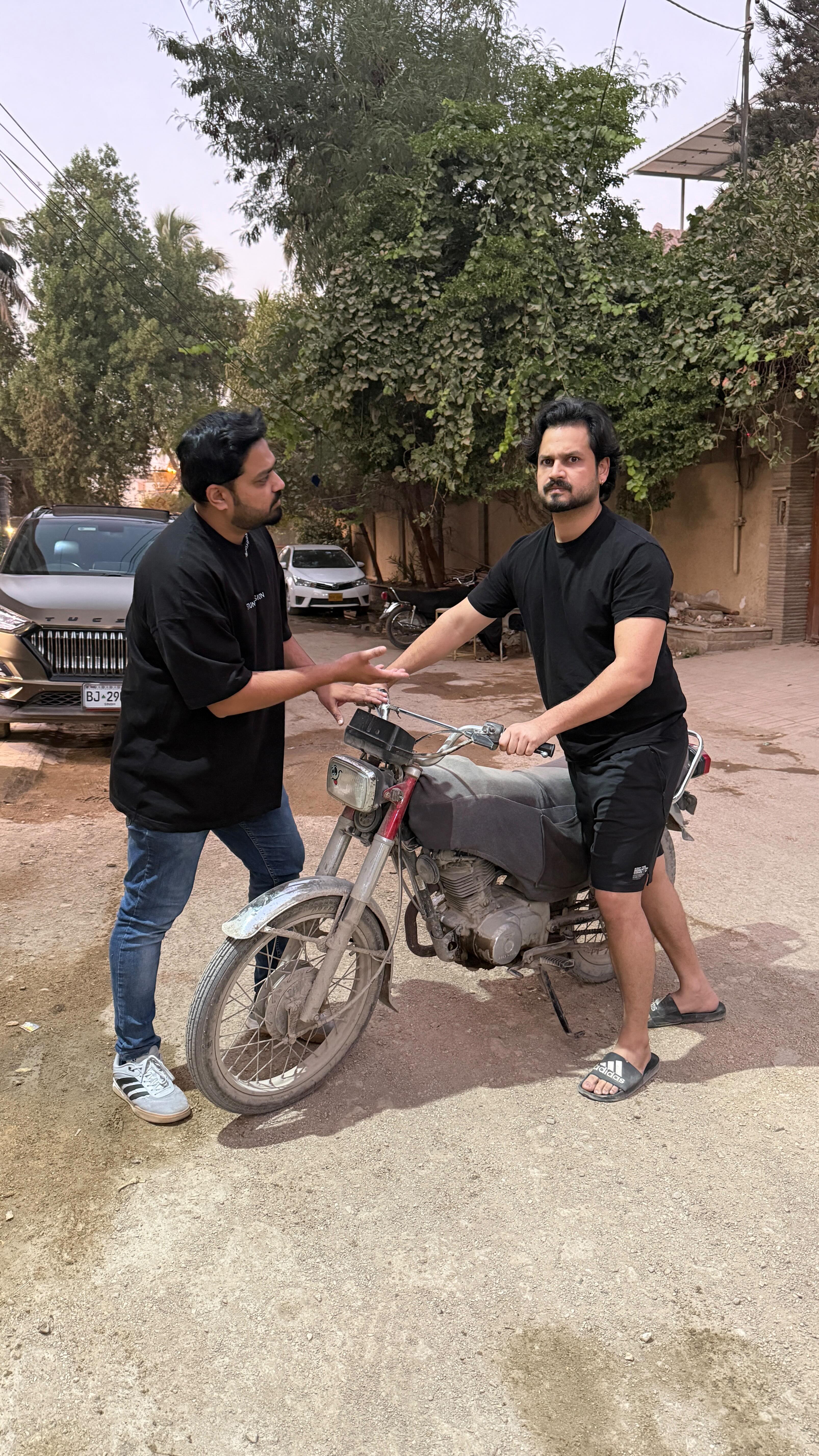 Aise dost say durr rehna chaiyeh! | Azlan Shah | Facebook
