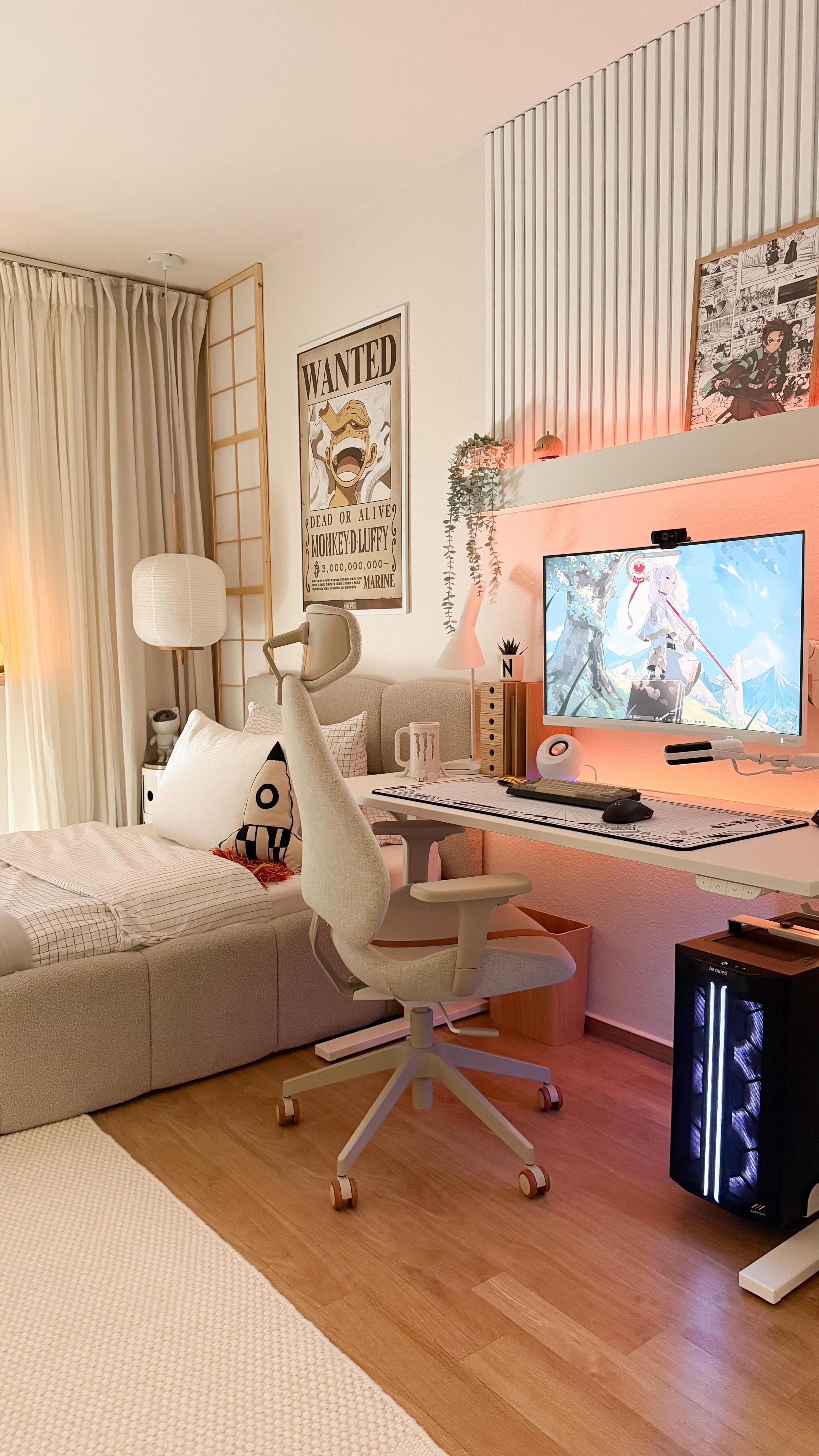 🤎Kleines Kinderzimmer 🤎, Jetzt einmal im Detail… , In dem schlauchförmigen Kinderzimmer habe ich die Schreibtischecke als kleines Gaming Set up umgesetzt 🙏, Die Akkustikpaneele zugeschnitten und