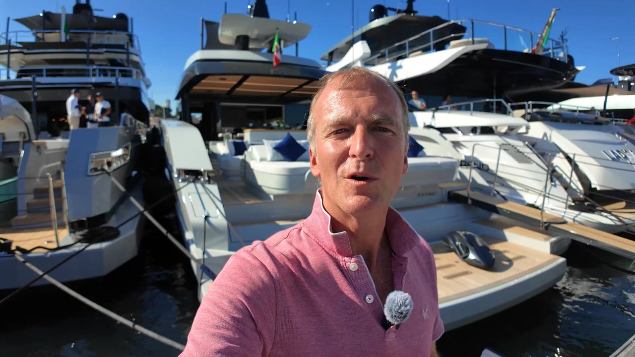 The Extra Fast X90 is a brand new 90ft superyacht from Extra, which ...