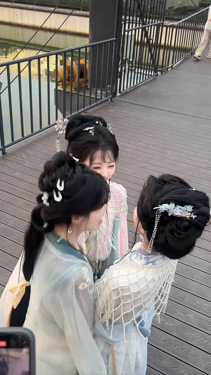 親的小嘴煞白 | 小藤 | Facebook