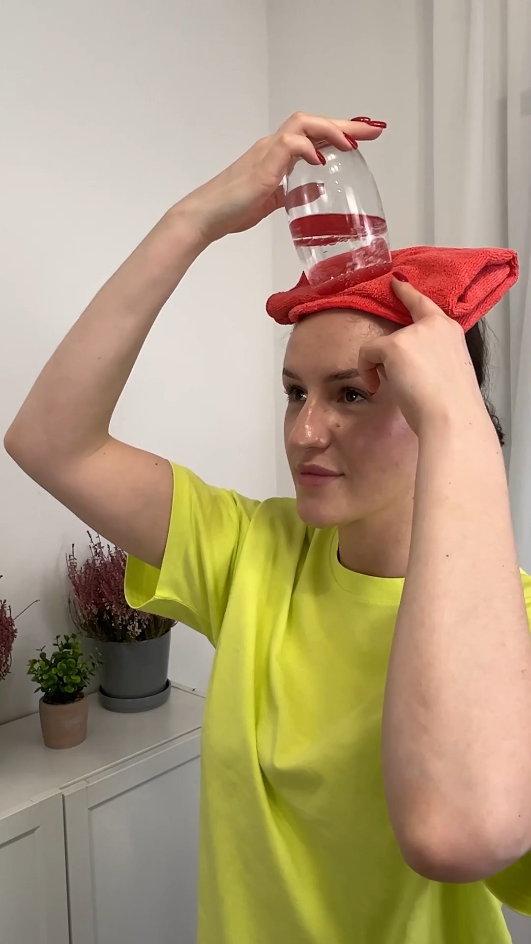 Ein Glas Wasser auf dem Kopf – mein goldener Trick! 🥇💧🧠 | Schlaue Tricks