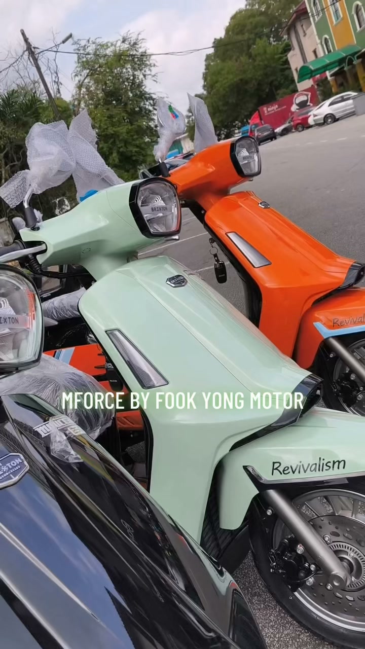 ぼい The Brixton Moucca 250 is a retro-styled 250cc scooter launched in