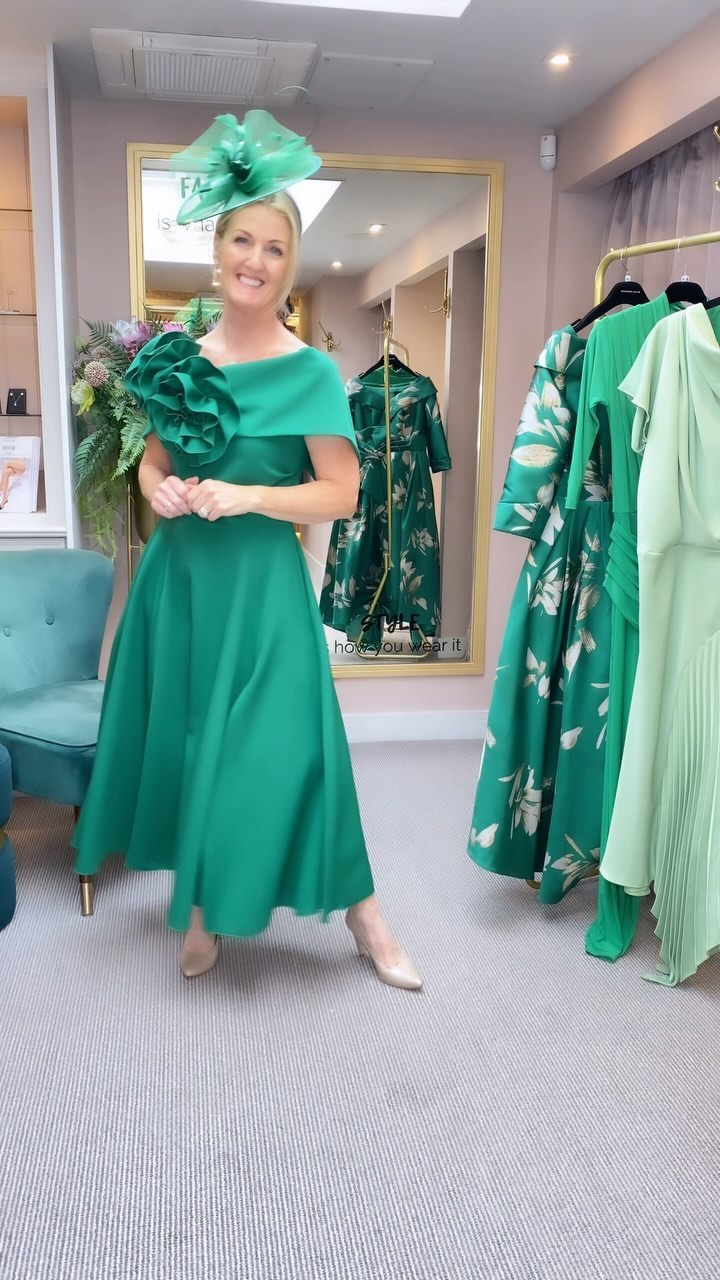champagne and emerald green dress 🌾💚EMERALD GREEN💚🌾 Evening Everyone, Just tried a little video describing our fabulous Couture Club in Green, Champagne, Metallic Gold Taffeta. Didn't Color  Custom-Made