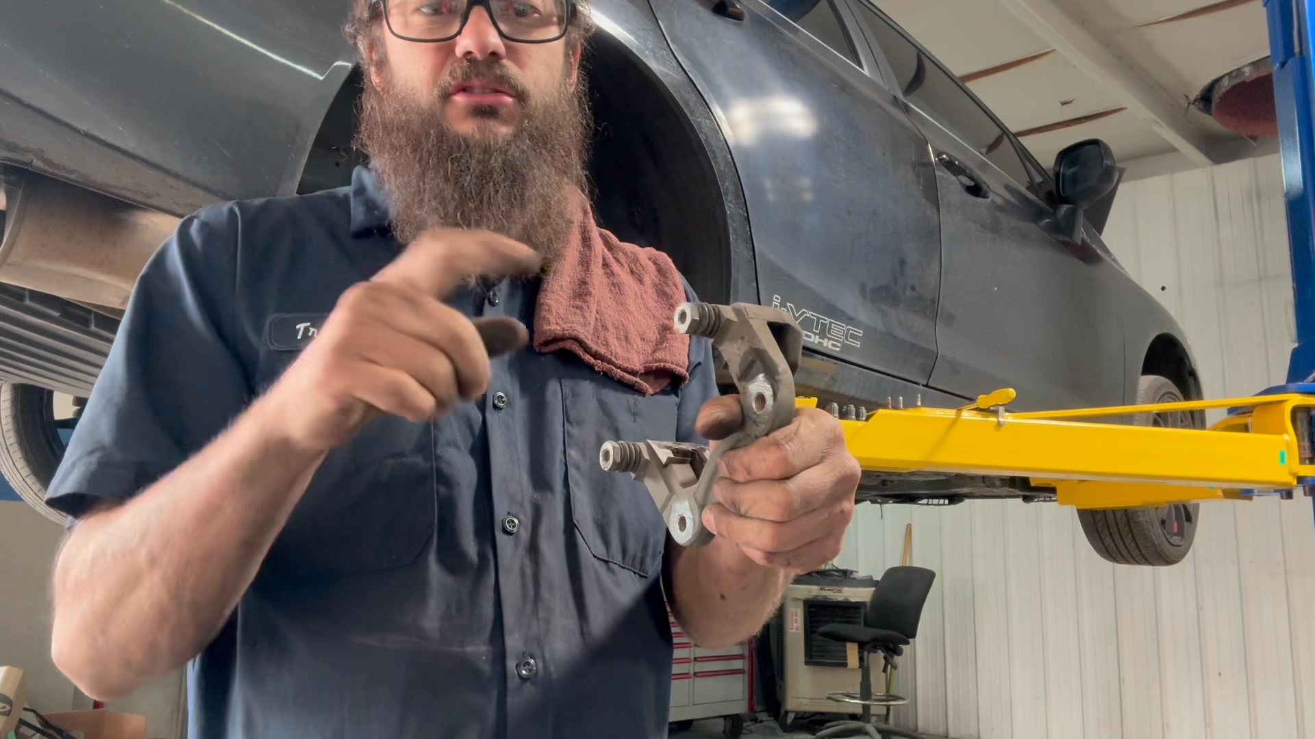 2011 Honda si customer states rear brake leaking. #aslmechanic # ...