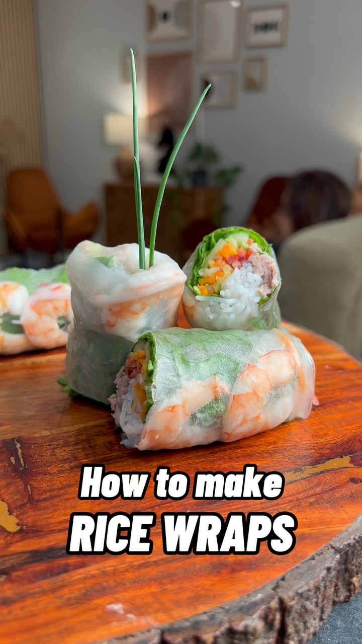 Stop making ugly rice wraps! 🥬 🍚 If you can roll a J, you roll a rice ...