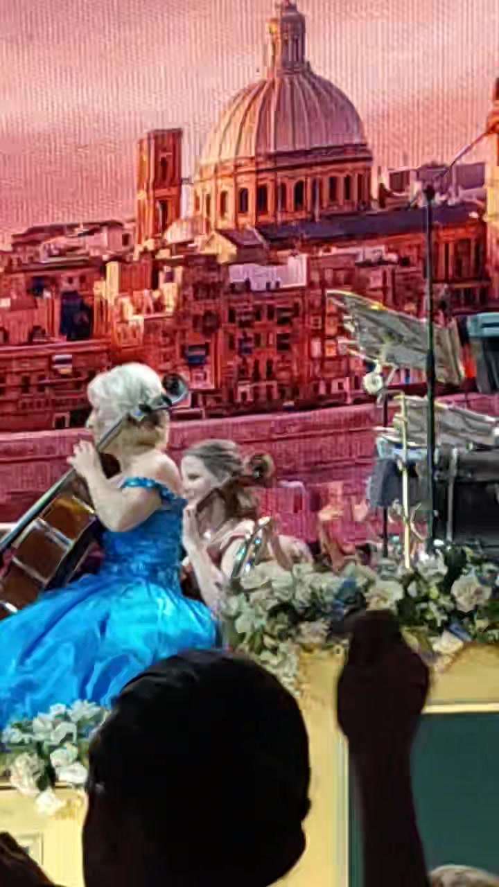 andre rieu lady in blue dress Always be careful with what color clothes you wear to André's concerts 💃 ✨🐂💨 passed away married manoe konings husband