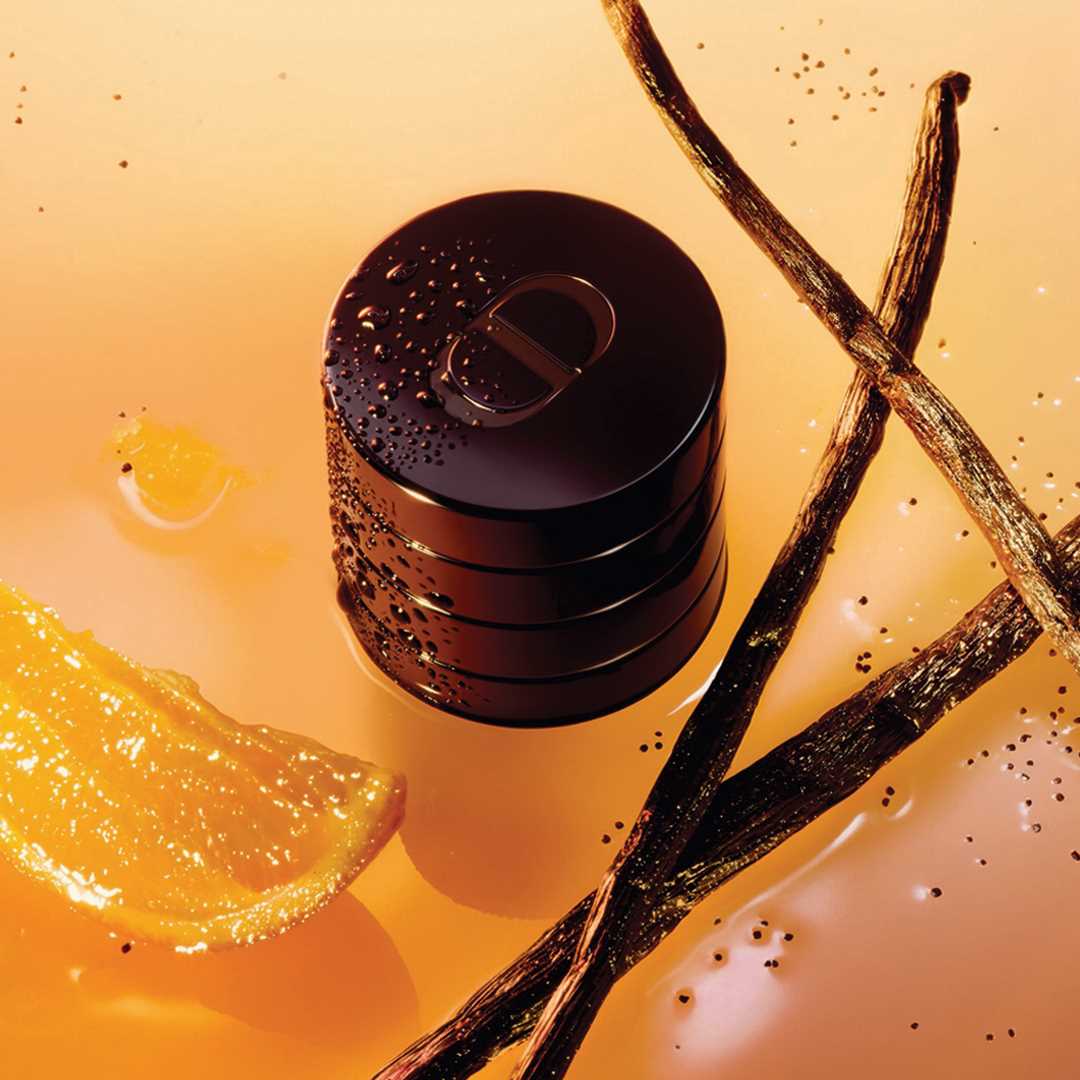 Replete with woody, amber, spicy and strong warm notes of cocoa