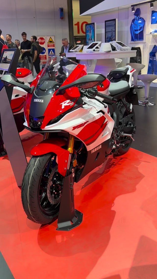 The 2026 Yamaha R7 breaks cover at #EICMA 2025! 🔥 Taking the ...