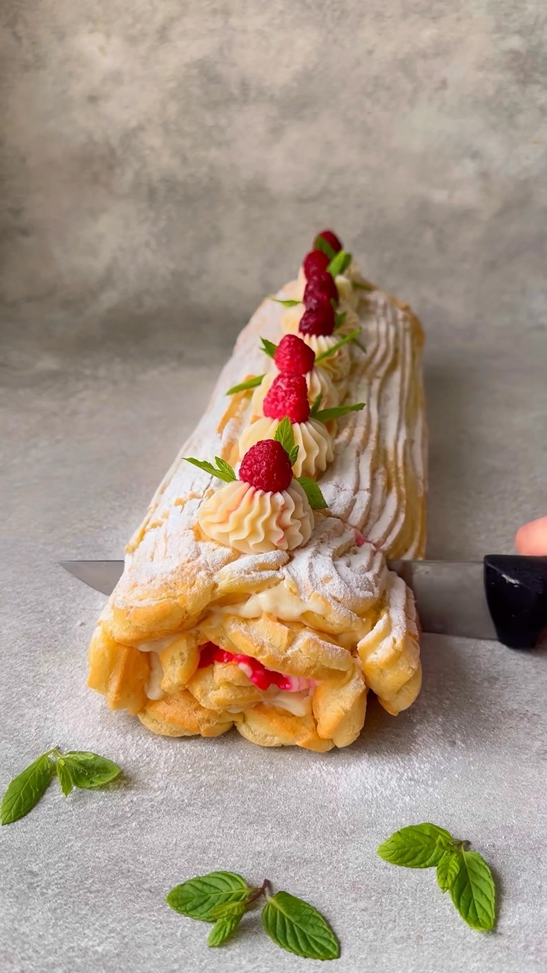 Raspberry Eclair - A touch of Paris with a Berry Twist #FrenchDessert # ...