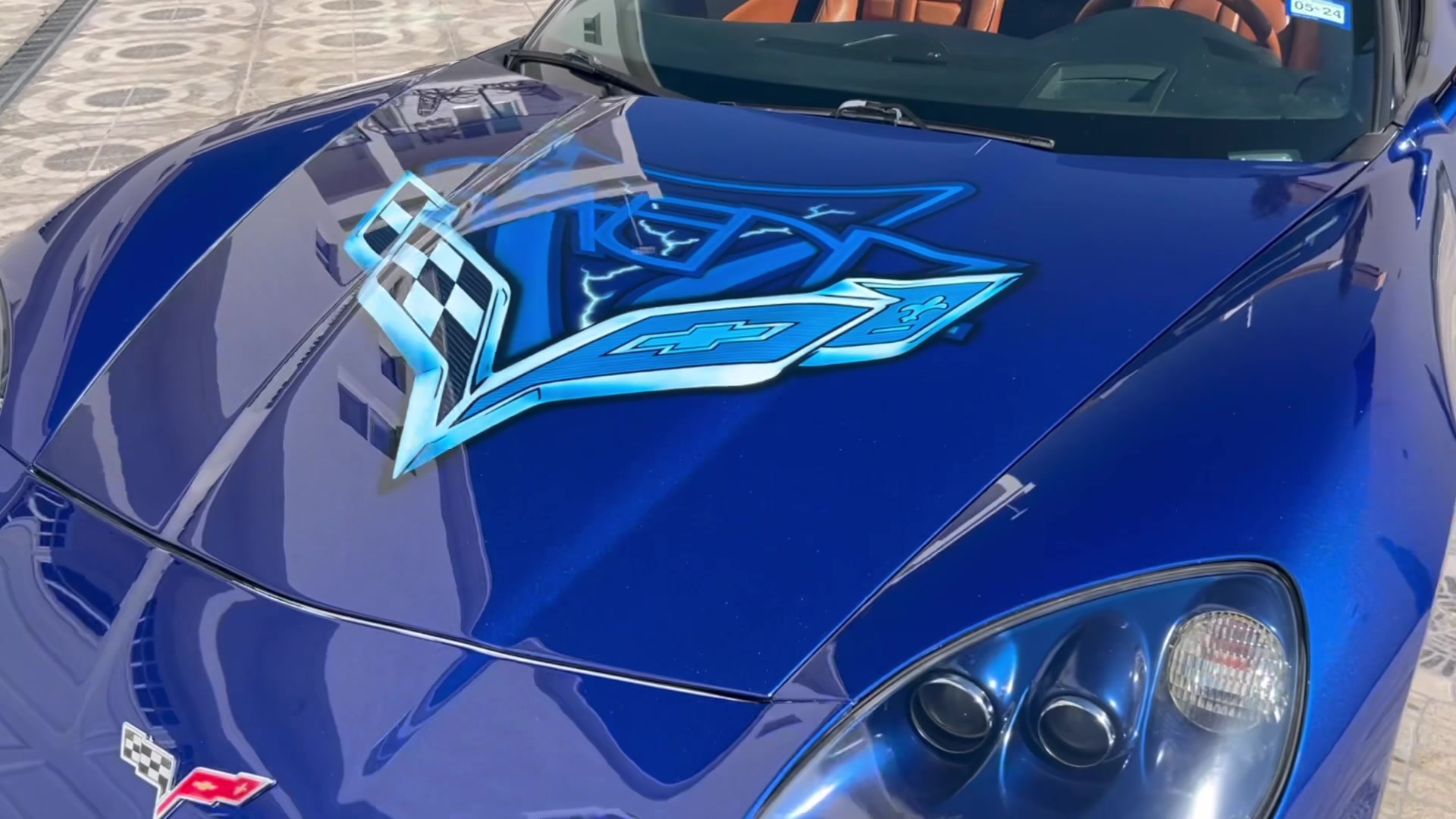 We just love the lines on the classic C6 Corvette body! How would