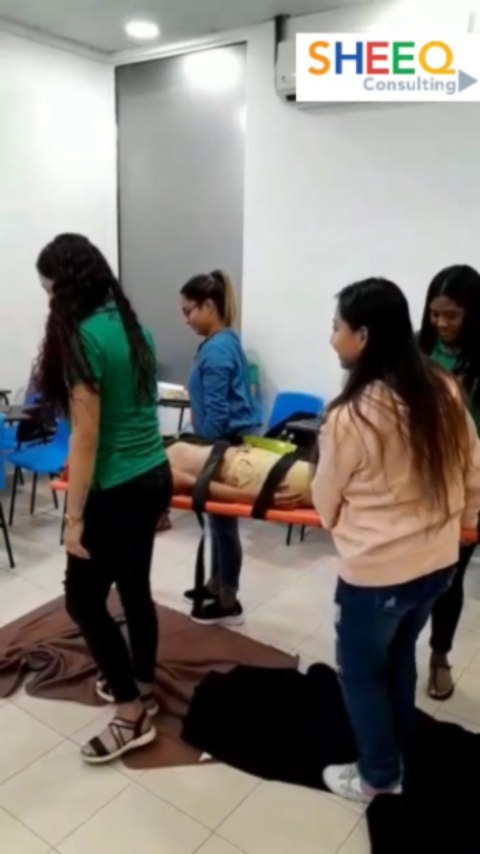 Práctica de R.C.P., Uso del D.E.A., Inmovilización y Primeros Auxilios ...