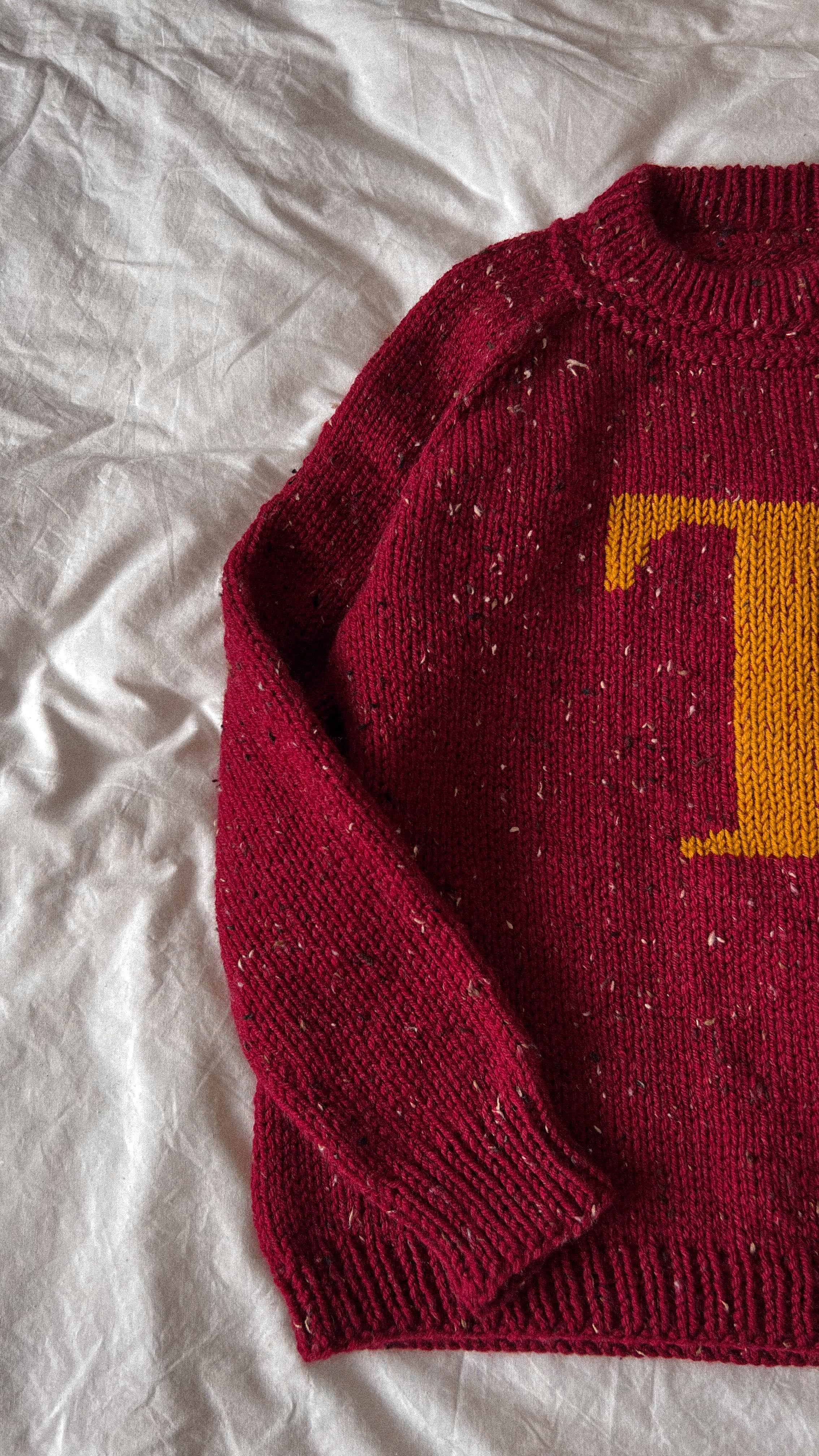 🍂Sometimes the simplest knits bring the most joy. This maroon letter ...