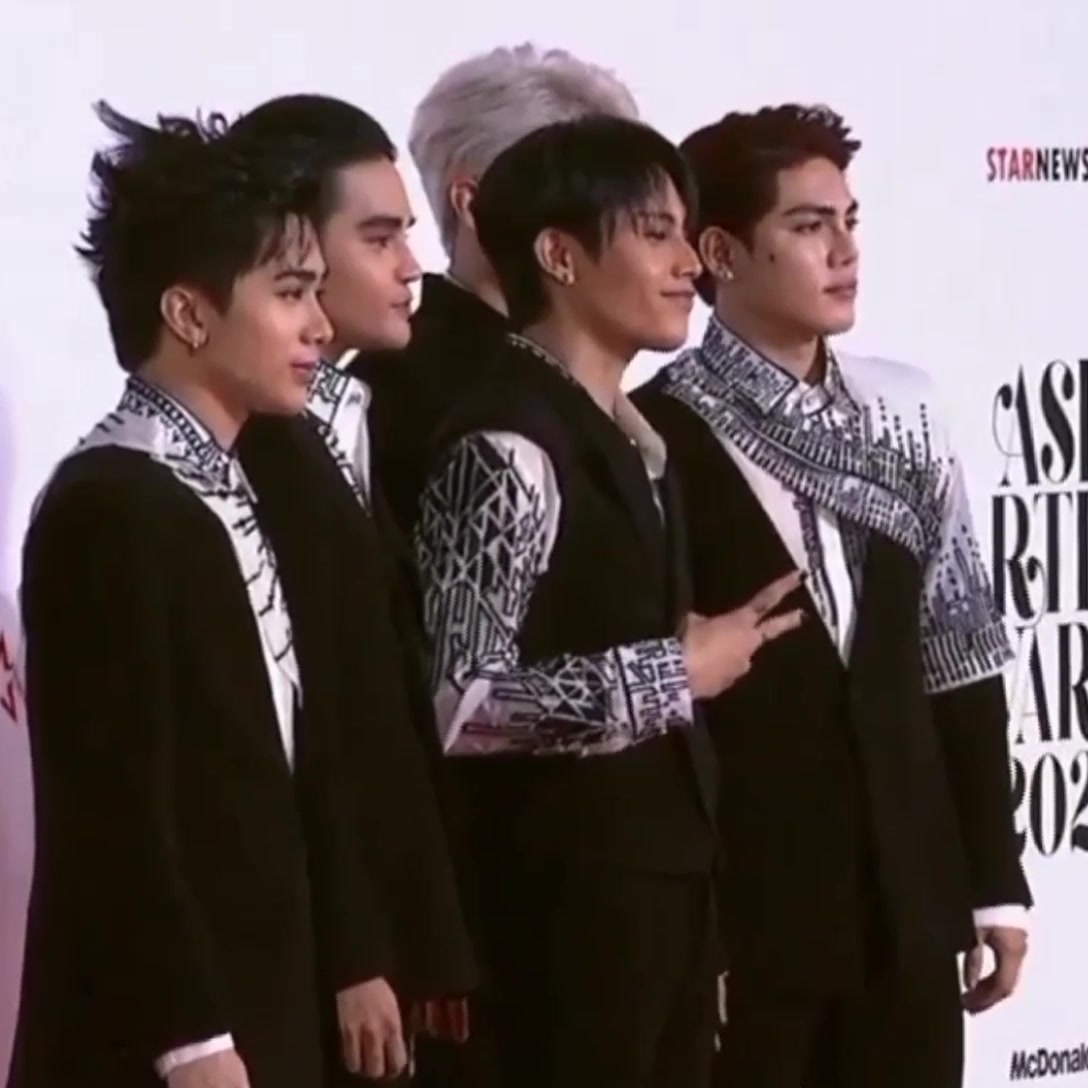 Ken at the red carpet of Asia Artist Awards 2023 ✨🖤 He looks so