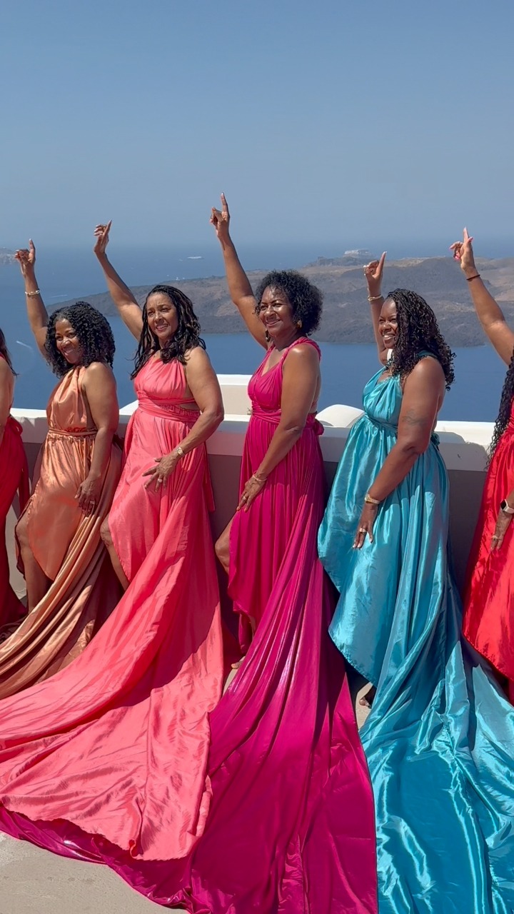✨ The best memories are made together! 💙, Bring your friends or family and enjoy an unforgettable Group Flying Dress Photoshoot in Santorini., 👗 150+ Flying Dresses, 📸 Photos & videos, 📍 Santorini’s 