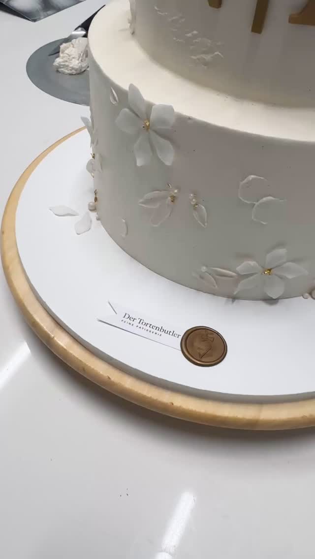 #wedding 🤍, www.dertortenbutler.de , #weddingcakes #bridetobride #aachen #hochzeitslocation | Der Tortenbutler
