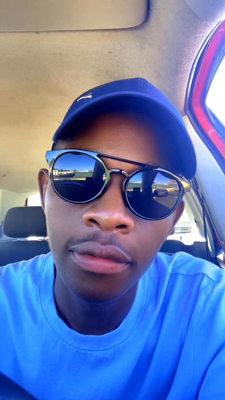 Phonkgophe yo o maiphophotho-mabe o iphatlha ka phuka e le tsa gagwe # ...