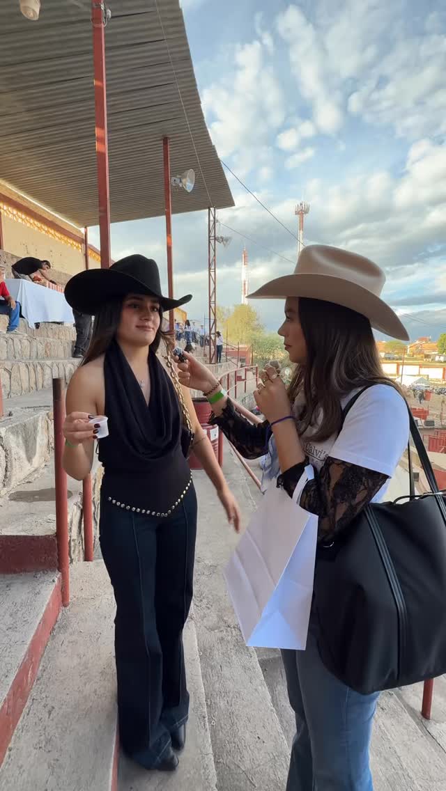 ¿Cuánto cuesta armarte un outfit perrón para el lienzo? Salimos al ...