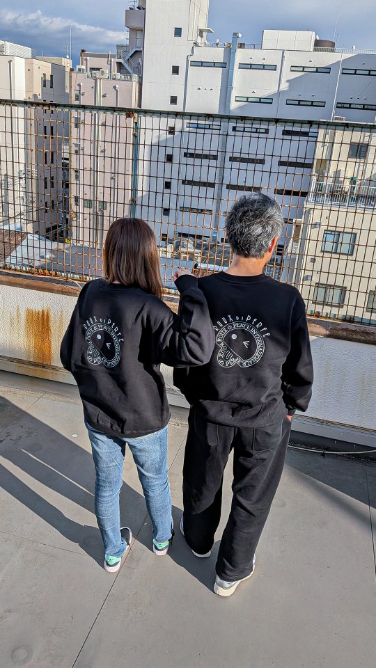 2025 12 8 Release, レインボー刺繍が背中でしっかり映える 新作トレーナー , ゆったりめのサイズ感で 着るだけでこなれた雰囲気が出るデイリーに使いやすい1着です , プロフィールURLからECサイトへ, rouxdi perfe, レインボーロゴ刺繍トレーナー, 14,850- tax in , Color White Rainbow Black