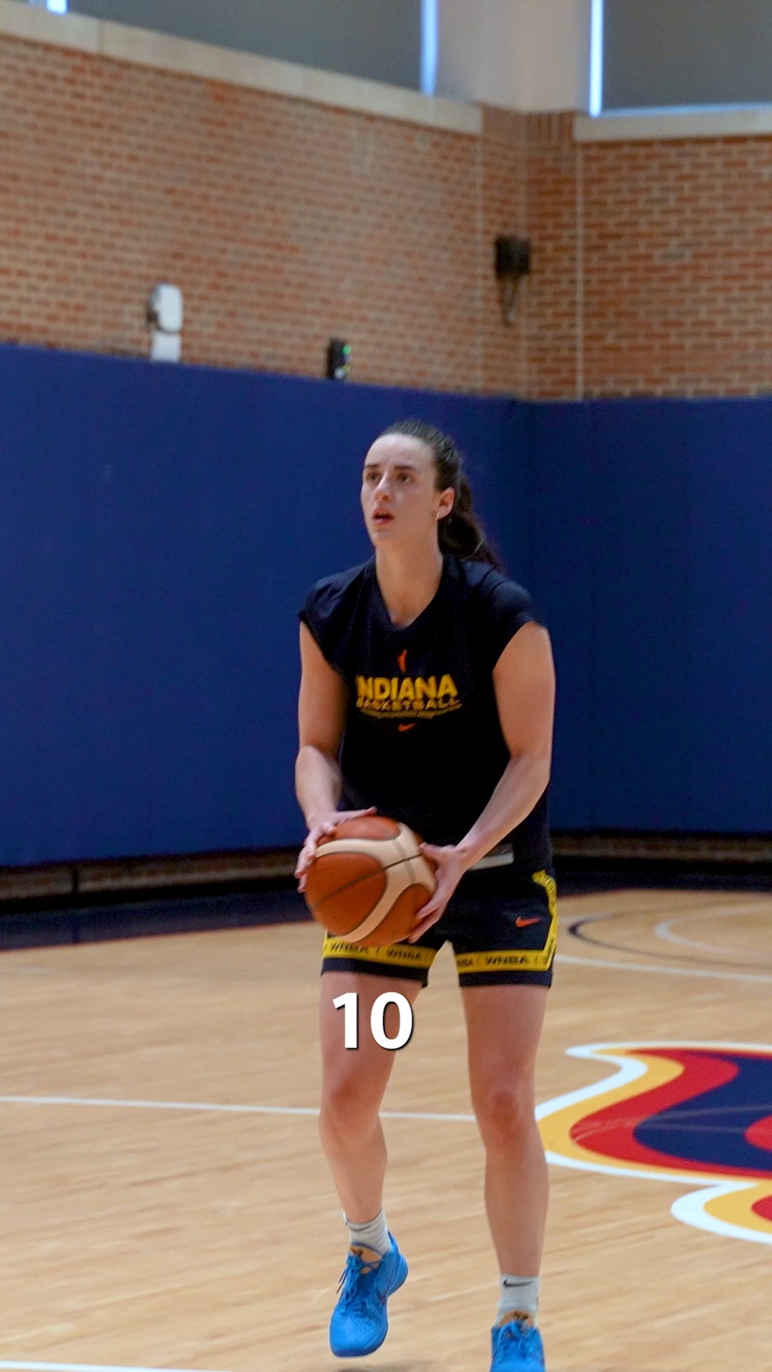 caitlin bell blue dress 22 getting buckets 🪣, Clark went 22-for-25 from beyond the arc after her workout today 🔔 | Indiana Fever MOB2551 Black & White Collar Size:8 US / 41 EU