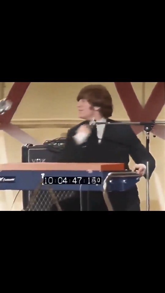 John Lennon toca I'm Down con el codo. #TheBeatles #JohnLennon