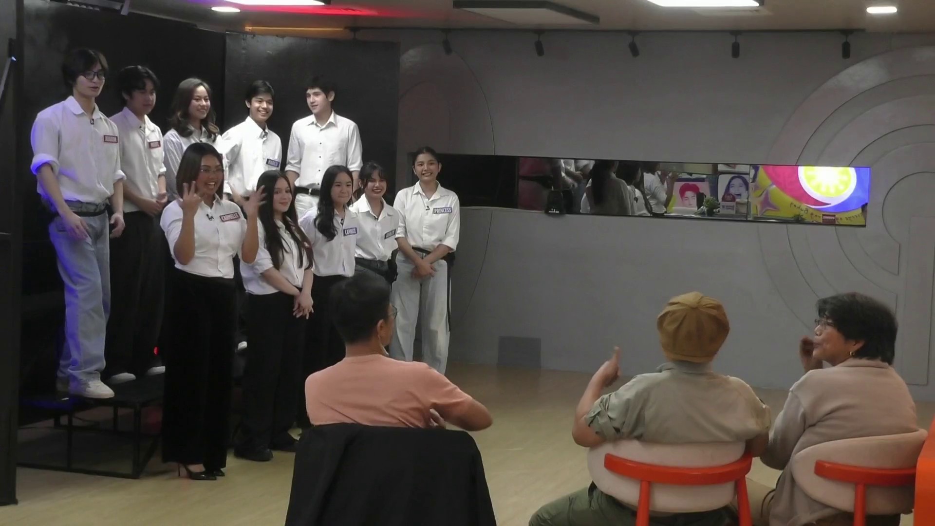 Oras na para sa gaganaping sign language performance! 🌟🎬 Break a leg ...