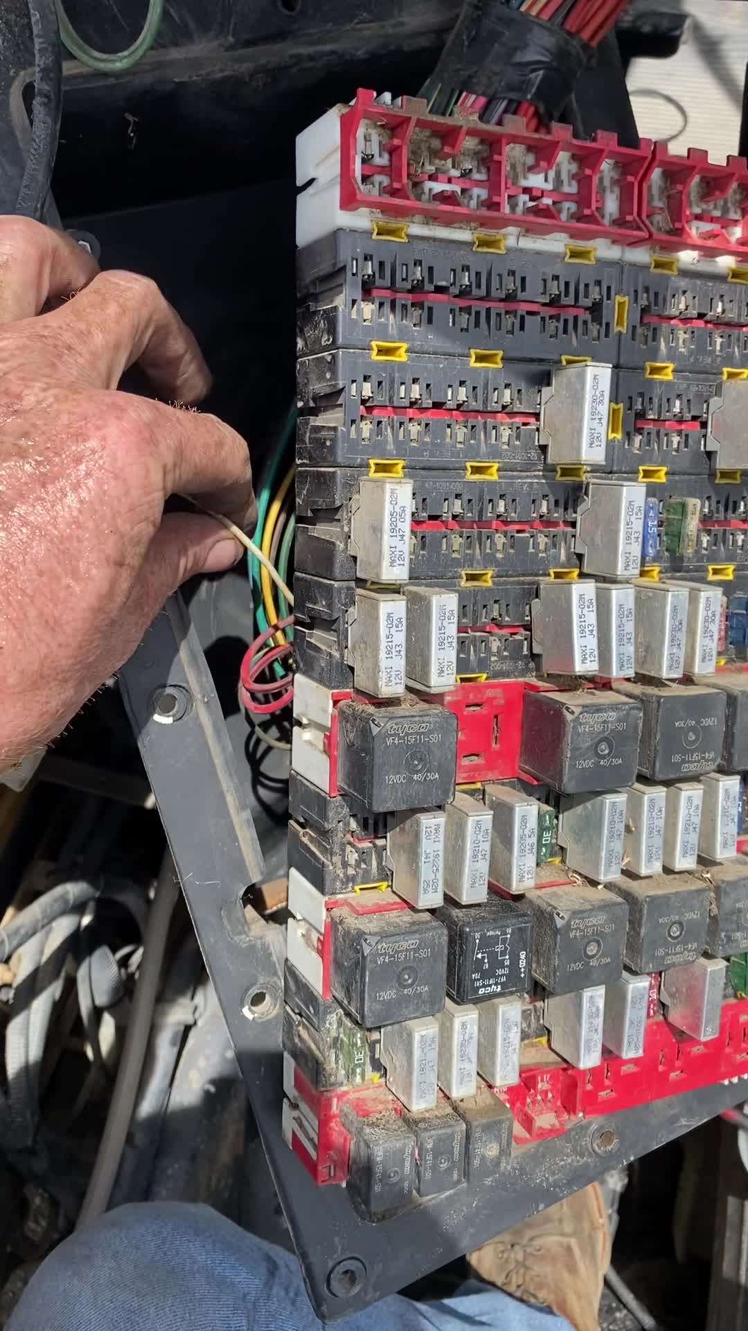 Out on a no start repair on a T800 Kenworth. Found if I jumped a ground ...