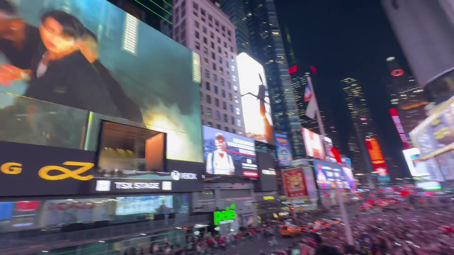 Surprise! Jung Kook BTS (방탄소년단) pop-up concert on the TSX
