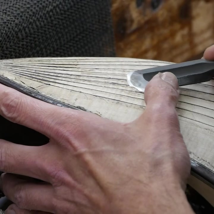 Mandolin Making】 落合マンドリンの「リブ彫り込み」工程。 リブ一枚