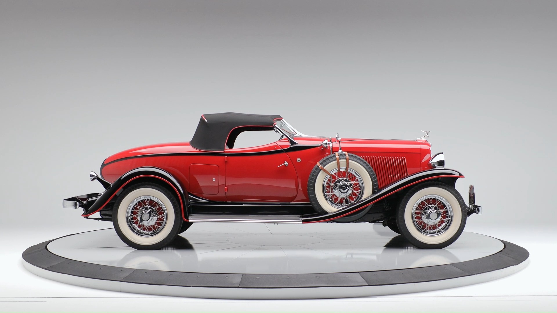 The 1932 Auburn 8-100A Boattail Speedster came equipped with cutting ...
