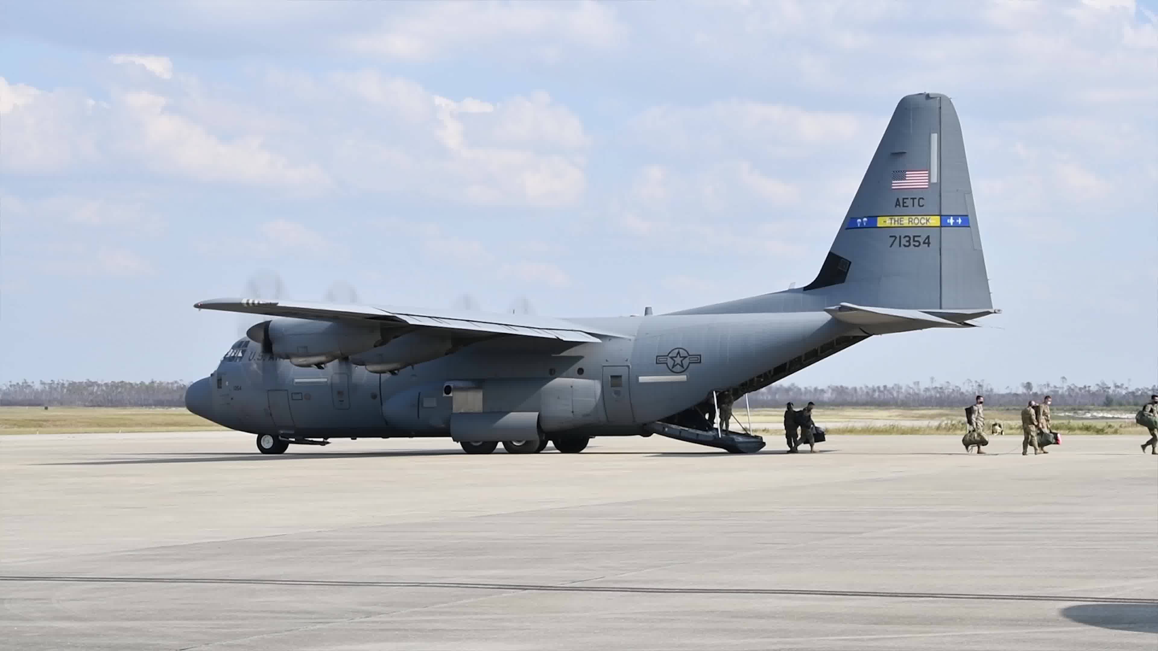 C-130 Hercules Engine Running Offload | So quick you don't even need to ...