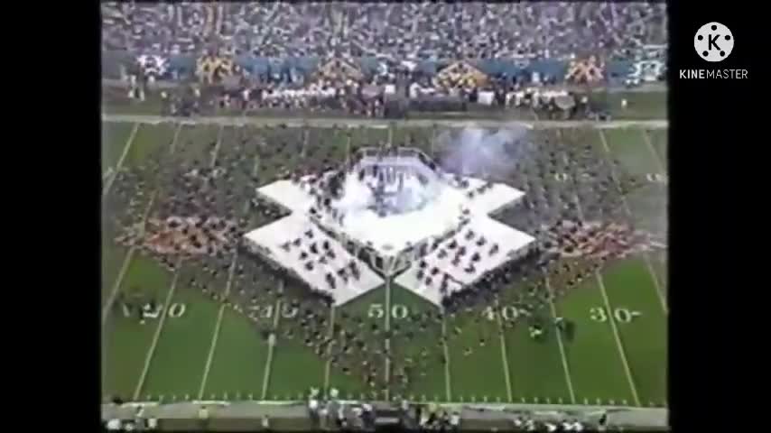 Diana Ross headlines Super Bowl XXX halftime show