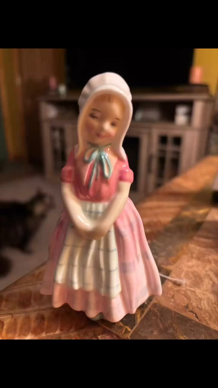 royal doulton figurines pink dress Vintage Porcelain Woman Figurine Gold Accents Pictures may not reflect true colors due to various lighting conditions. Royal Doulton Porcelain Figurine ~