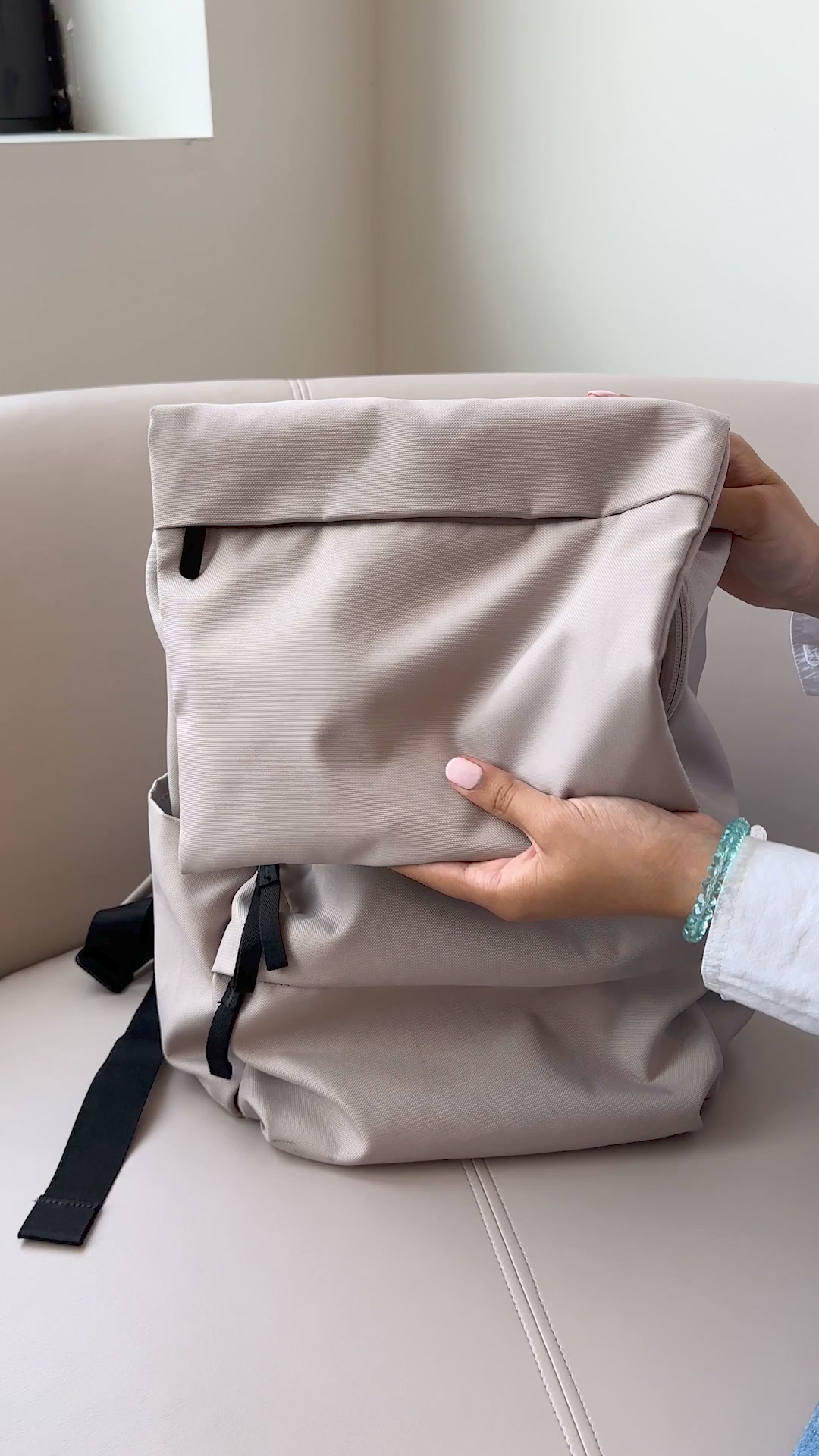 everlane vs patagonia bag ReNew Transit Catch-All Case In Slate Grey, Polyester and its made using 100% recycled polyester from recycled plastic bottles Let's compare! An in-depth look