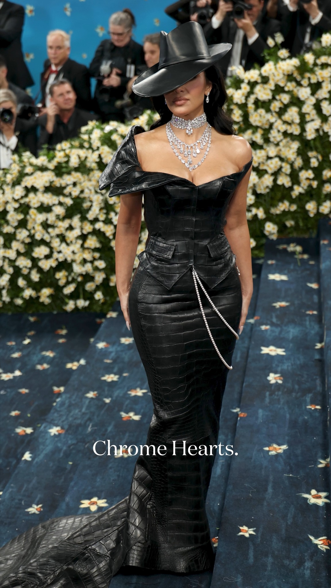kardashian champagne dress Kim didn't sweat a minor wardrobe malfunction. https://www.usmagazine.com/stylish/news/kim-kardashians-gucci-dress -soaked-by-champagne-at-f1-event/?utm_campaign=trueanthem&utm_ Academy gala Color:LIGHT PINK occasion:NYE What Makes a Bridesmaid