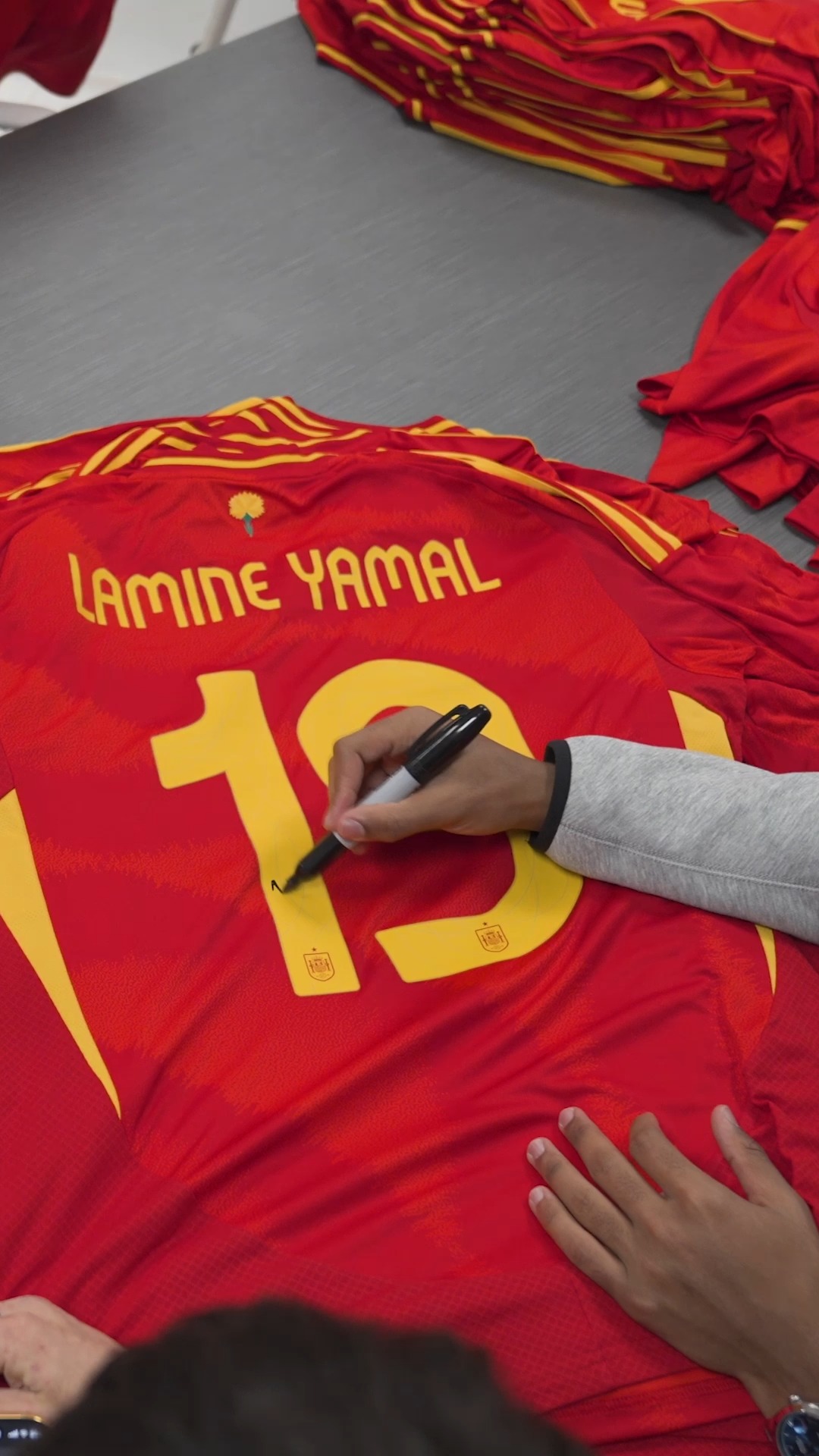 Hand-signed Lamine Yamal Memorabilia ✍️ OFFICIAL. AUTHENTIC