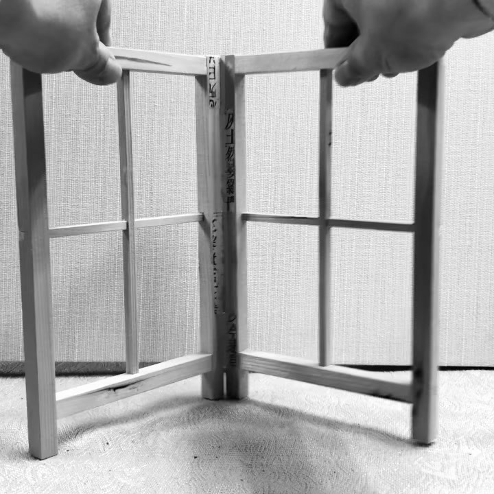 ○紙丁番の謎を解くその1○ 屏風を繋いでいる紙丁番（かみちょうばん