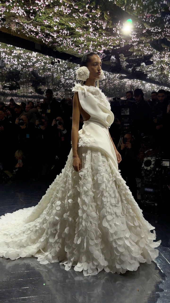 most beautiful dress in the world for ladies Oh to be a Dior Couture bride… still one of wedding dresses I’ve ever seen. Tag someone who needs some wedding inspo 🕊️ Dior | Gary Pepper Girl Slimming Girdles