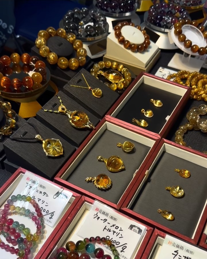 激安天然石 ストーンビレッジ本店（筥崎宮前） Stonevillage Head Shop