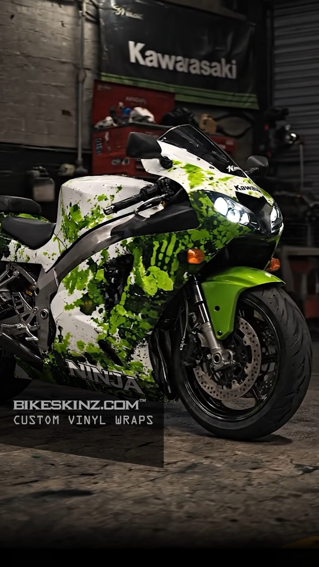 Green splatter Massacre wrap turning this ZX6R into chaos on
