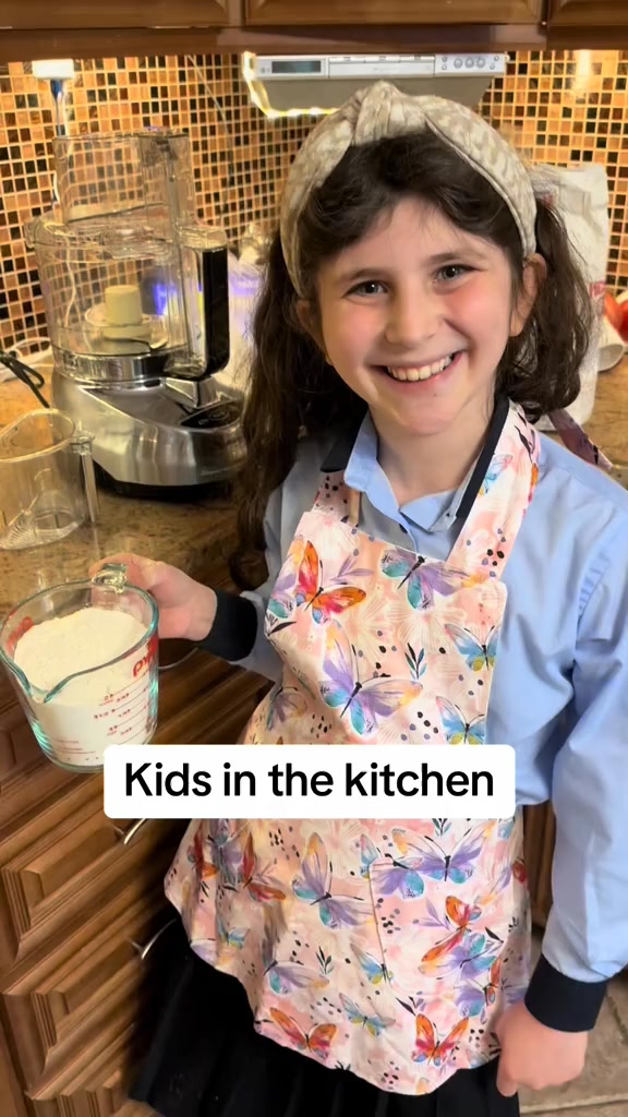 Naomi makes blueberry pie! Recipe is from @Miriam Pascal cookbook ...