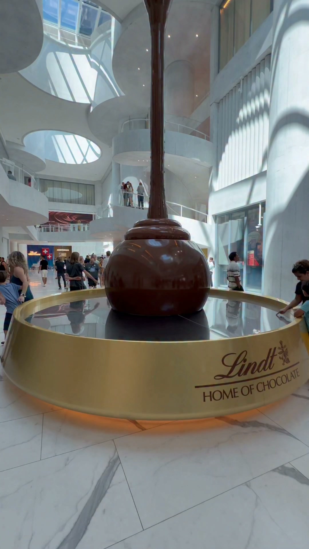 Chocolate heaven in Switzerland 🇨🇭 Visiting the Lindt Home of