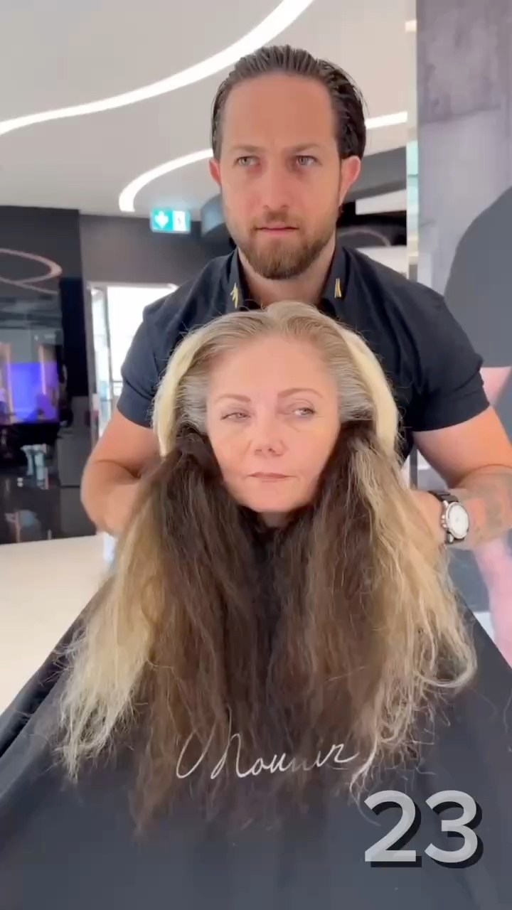 This woman changed her hair color to blonde and looked thirty years ...
