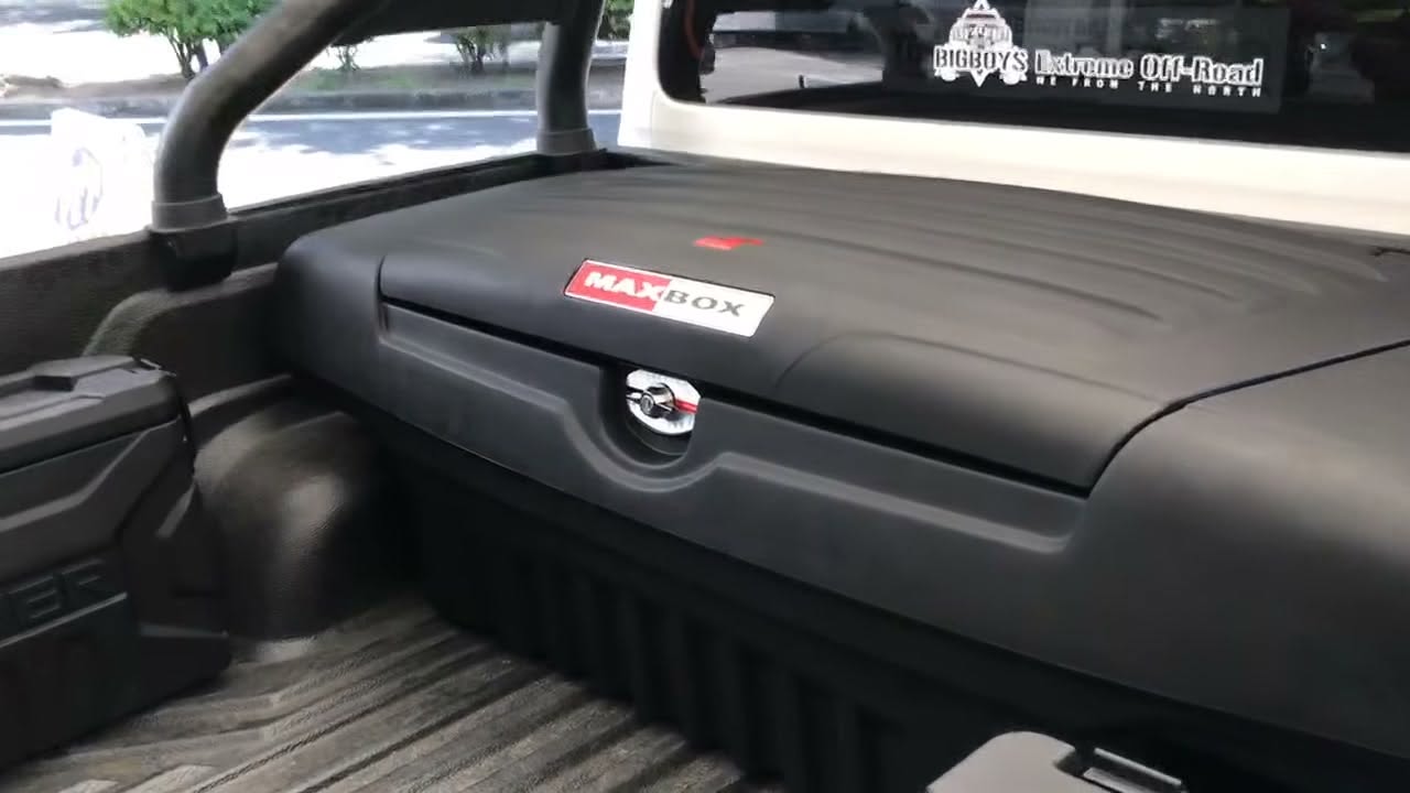 ハイラックス　Max Box MaxBox cargo utility box by Maxliner fitted to a Toyota Hilux